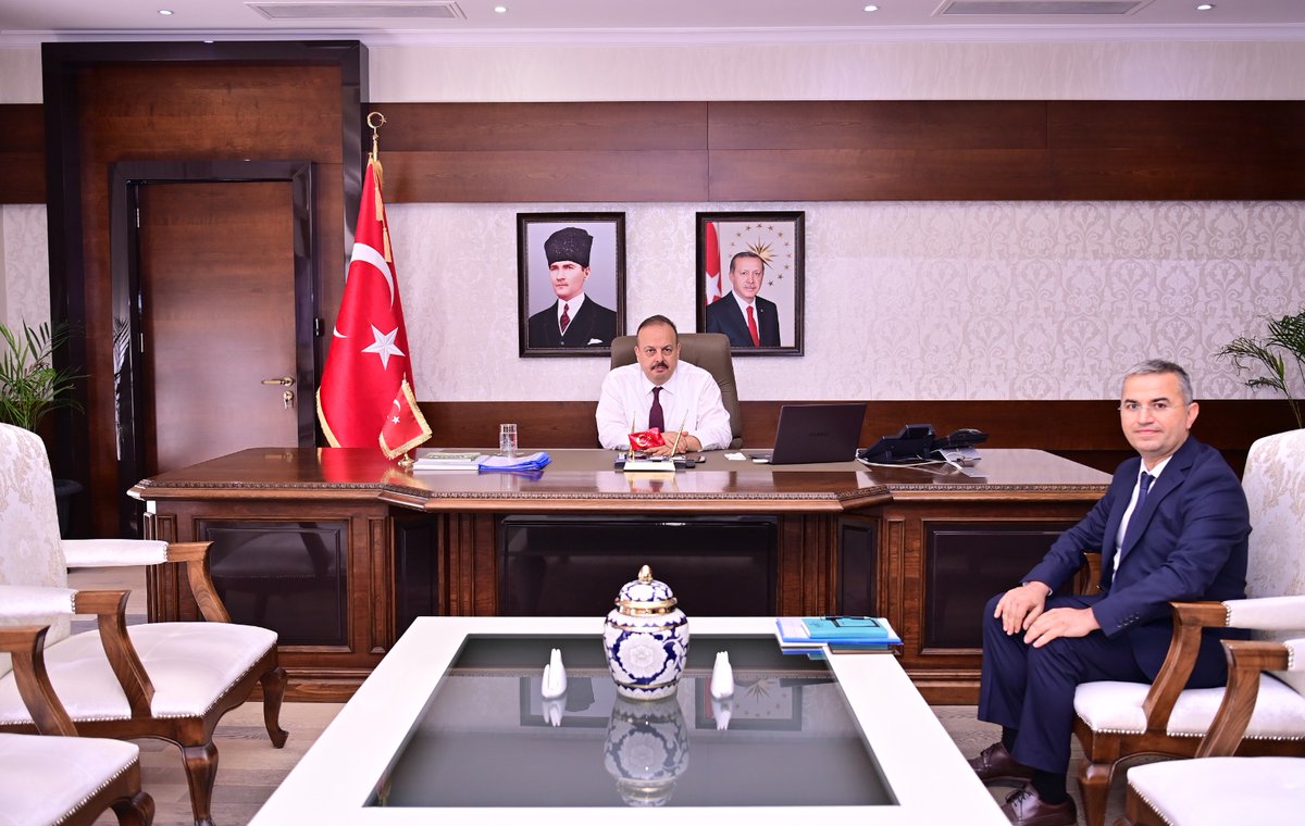 T.C. Aydın Valiliği (@aydinvaliligi) on Twitter photo Görevine yeni başlayan Aydın Çalışma ve İş Kurumu İl Müdür V. Abdülkadir Soylu,
Vali <a href="/YakupCanbolat/">Yakup CANBOLAT</a>'ı makamında ziyaret etti. Görevine yeni başlayan Aydın Çalışma ve İş Kurumu İl Müdür V. Abdülkadir Soylu,
Vali <a href="/YakupCanbolat/">Yakup CANBOLAT</a>'ı makamında ziyaret etti.