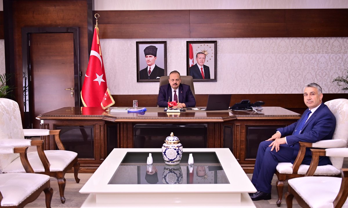 T.C. Aydın Valiliği (@aydinvaliligi) on Twitter photo 2025/203 Sayılı Cumhurbaşkanlığı Atama Kararı ile,
İncirliova Kaymakamı olarak atanan İlhan Abay,
Vali <a href="/YakupCanbolat/">Yakup CANBOLAT</a>'ı makamında ziyaret etti. 2025/203 Sayılı Cumhurbaşkanlığı Atama Kararı ile,
İncirliova Kaymakamı olarak atanan İlhan Abay,
Vali <a href="/YakupCanbolat/">Yakup CANBOLAT</a>'ı makamında ziyaret etti.