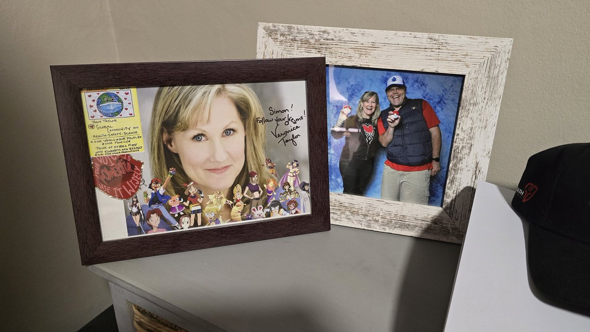 SimonFromSA's tweet image. I finally found a frame for photo op I did with @TheVeronicaT at #ComicConCapwTown back in 2024. These two frames look so beautiful together.