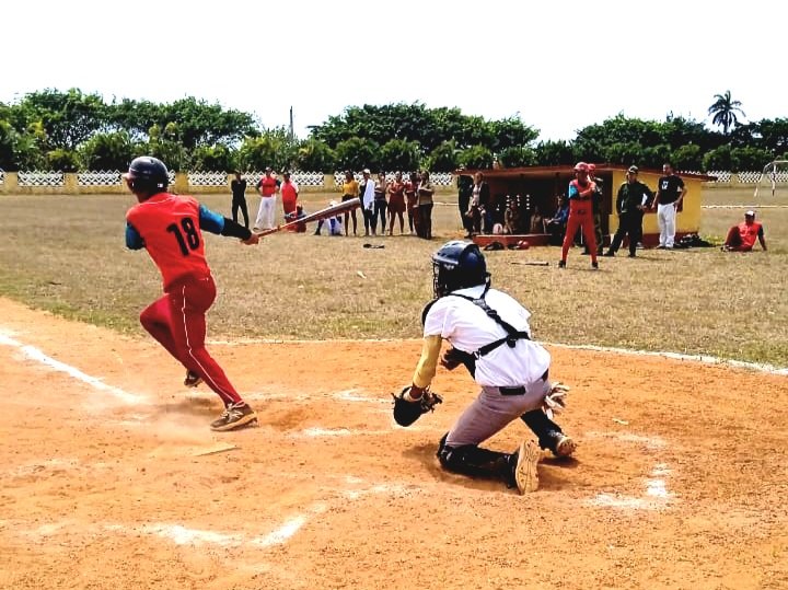 ¡El verano en nuestras unidades vibra de alegría revolucionaria! 🌞⚽🎭  
Deportes, arte y visitas históricas fortalecen la formación político-ideológica de nuestros combatientes. ¡Porque un espíritu joven defiende mejor a #Cuba!  
#Verano2025 #SiempreJoven