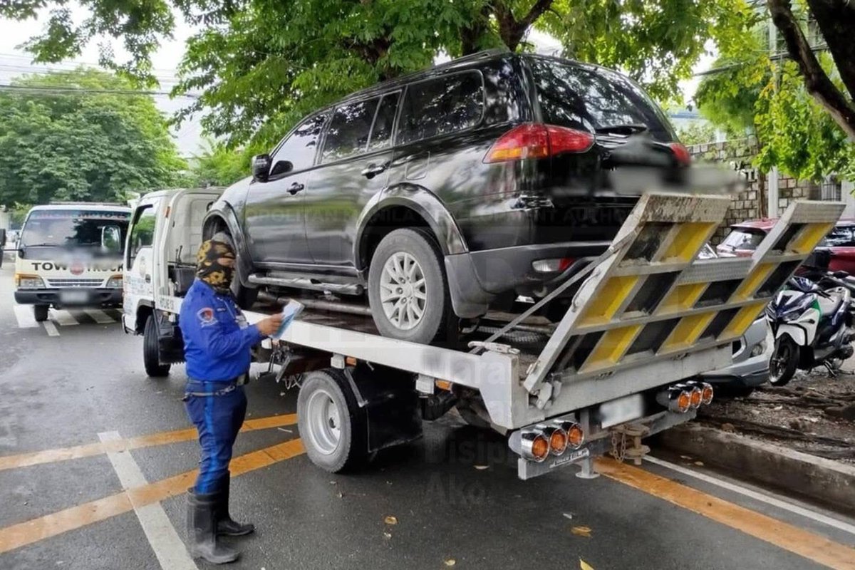 Dalawang kalsada sa Quezon City ang inoperate ng MMDA Special Operations Group-Task Force for Road Clearing (SOG-TFRC) ngayong araw, Hulyo 7.

Ang Sen. Miriam Defensor Santiago Avenue at North Avenue ang pinasadahan kaninang umaga kung saan 35 ang naisyuhan ng mga citation