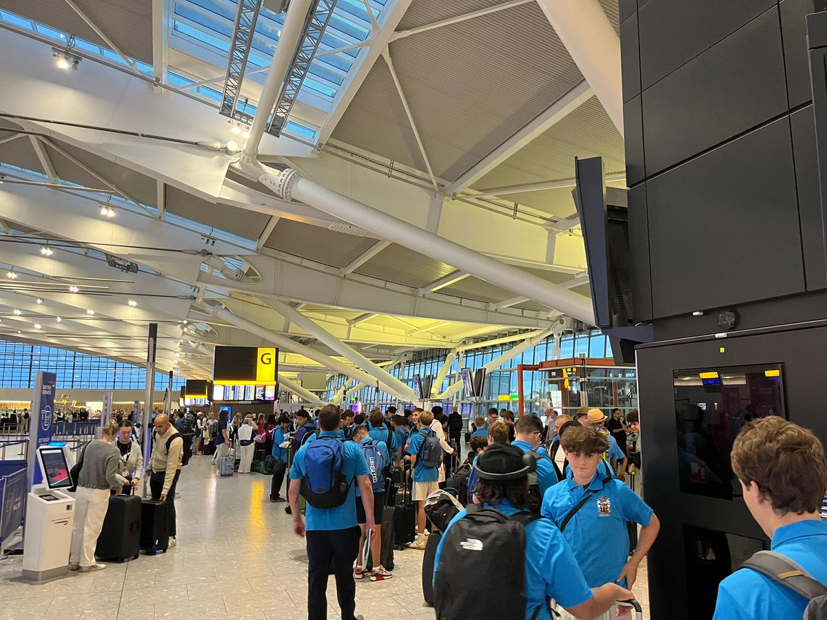 GunnersburySch's tweet image. After an early start this morning, the Year 9 Gunnersbury boys have set off on their Pilgrimage and approach Basilica of Saint Paul Outside The Walls.