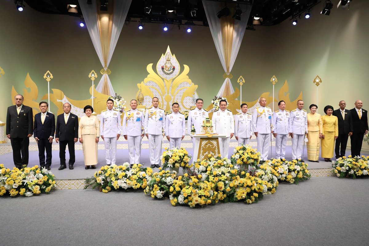 RTARF_PR's tweet image. นายภูมิธรรม เวชยชัย รักษาการนายกรัฐมนตรี/รักษาการผู้อำนวยการรักษาความมั่นคงภายในราชอาณาจักร นำ รองนายกรัฐมนตรี พร้อมด้วย รักษาการรัฐมนตรีว่าการกระทรวงกลาโหม ผู้บัญชาการทหารสูงสุด และผู้บัญชาการเหล่าทัพ ร่วมบันทึกเทปอาเศียรวาท
#Dutyfirst 
#วันเฉลิมพระชนมพรรษา
#ทรงพระเจริญ