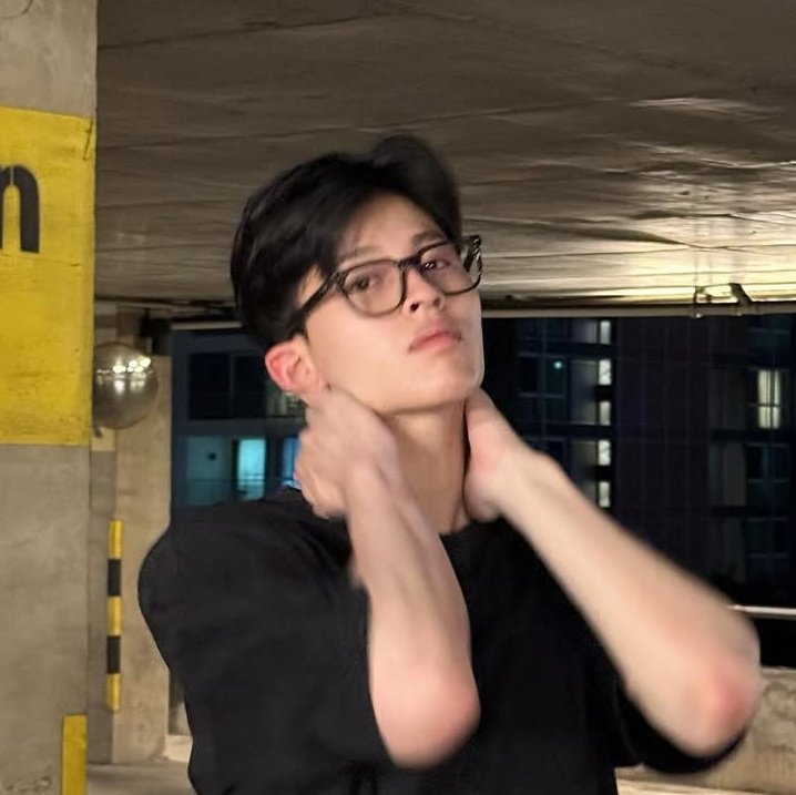 blvdppw's tweet photo. pond naravit and his glasses>>>>> https://t.co/hEqsVnnj2h