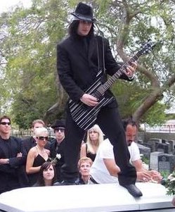 synenthusiast's tweet image. I had never noticed michelleβs expression looking at brian... so cute, sheβs like πβΊοΈ