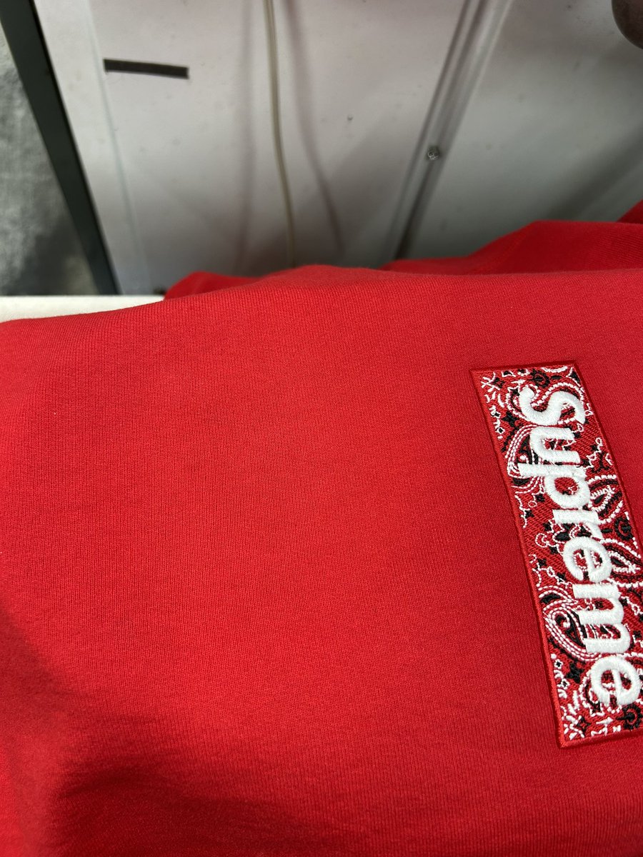 宅配から来たバンダナ
赤は怖いけど とりあえず
染みだけ落としておこうかな