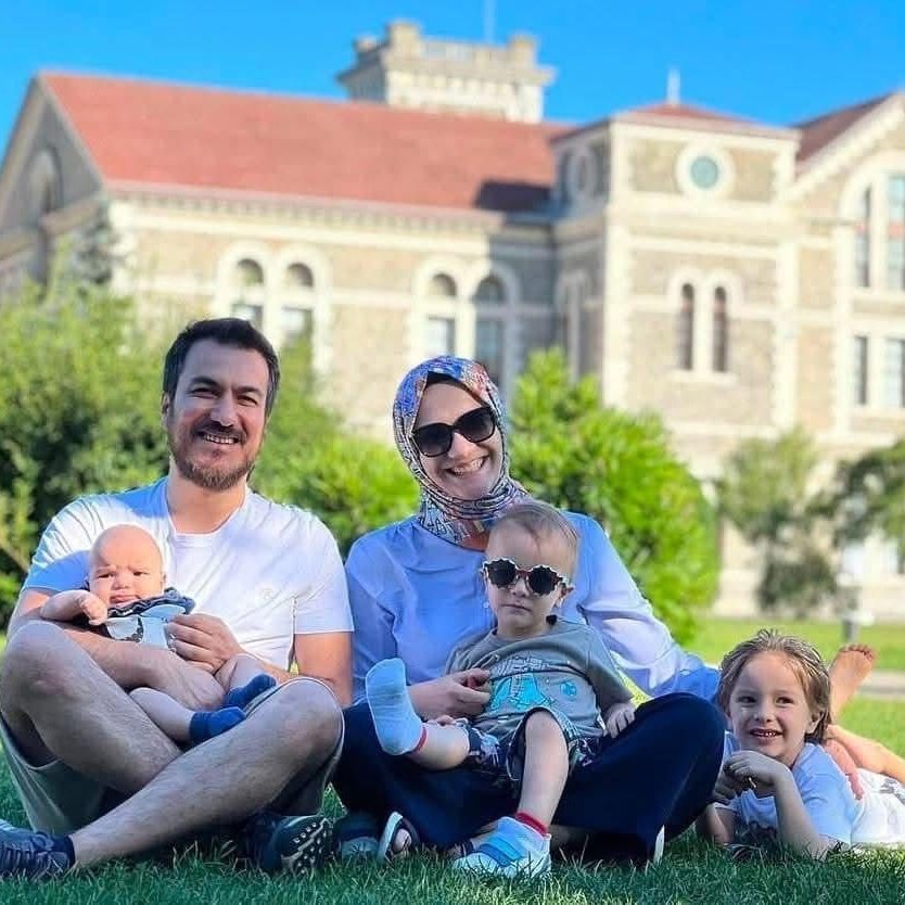 Bolu Kartalkaya'daki otel faciasında ailesinden 8 kişiyi kaybeden avukat Gültekin:

"Torunlarımın mezarına her gün gidip 3'er balon takıyorum. Balonlar havada uçtuğu zaman onlar canlı gibi geliyor."