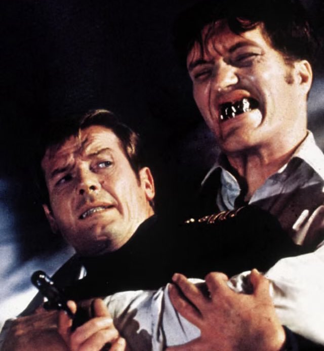 KevBot_007's tweet image. THE SPY WHO LOVED ME premiered OTD in 1977 🪂🇬🇧🔥

Moore &amp;amp; Cubby deliver iconic 007 spectacle as only they can! Fantastic direction from Gilbert, brilliant Bond girls, gadgets, cars, &amp;amp; henchmen. Nobody does it better. 

#MooreMonday
#JamesBond ⚪️⚪️⚪️🔴