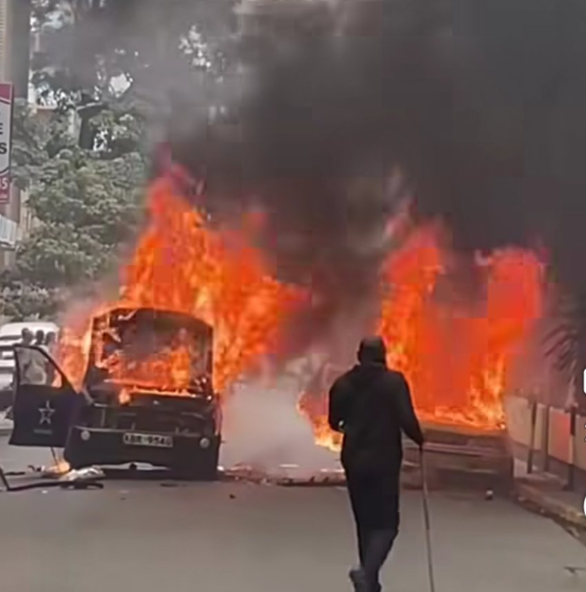BashowAlas's tweet image. Someone in this regime thinks we are so dumb. Look at the same script, 3 weeks ago & today. These vehicles have fake number plates, no one claims them, they were plated by those in power. Watu ya mkono ya serikali. Now, that they failed, side shows & planted invidence like IDs🤣