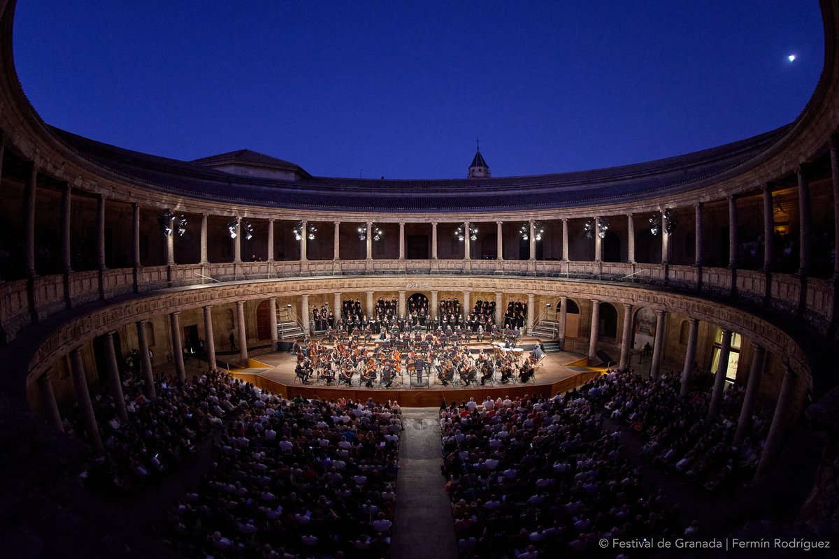 Ferminius's tweet image. 📷 La Orchestra e Coro dell’Accademia Nazionale di Santa Cecilia en el Palacio de Carlos V. 

Última semana del @FestivalGranada