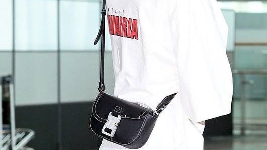 librafolders's tweet image. jimin’s dior bag collection