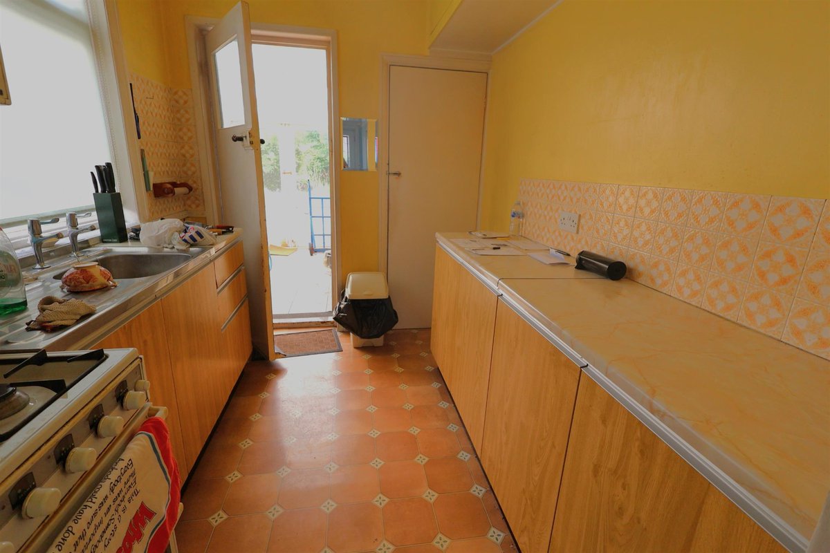 An excellent opportunity to purchase an attractive semi-detached #house within walking distance of #Shirley High Street #Southampton which now offers potential to create a great family #home.

Info- fieldpalmer.com/properties/gre…

Call Field Palmer Shirley 023 8078 0787