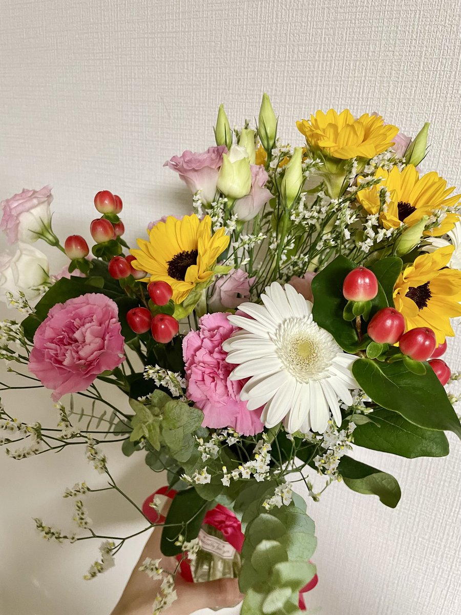 今日は結婚記念日🥰
記念に花を贈りました💐
嫁と一緒に手作りギョーザパーティーしてる🥟