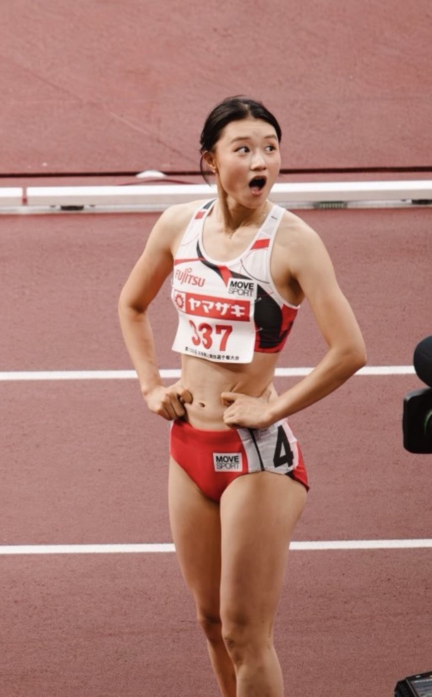 陸上日本代表　田中佑美　直筆サイン入り2L版写真　パリオリンピック　パリ五輪 陸上日本代表 田中佑美 直筆サイン入り2L版写真 パリ