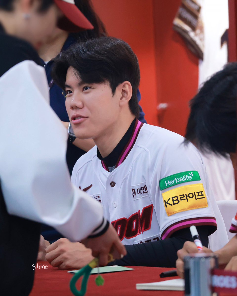 250510 vs 한화

오랜만에 팬싸➿🎵

#timeto_shine 
#키움히어로즈 #김윤하