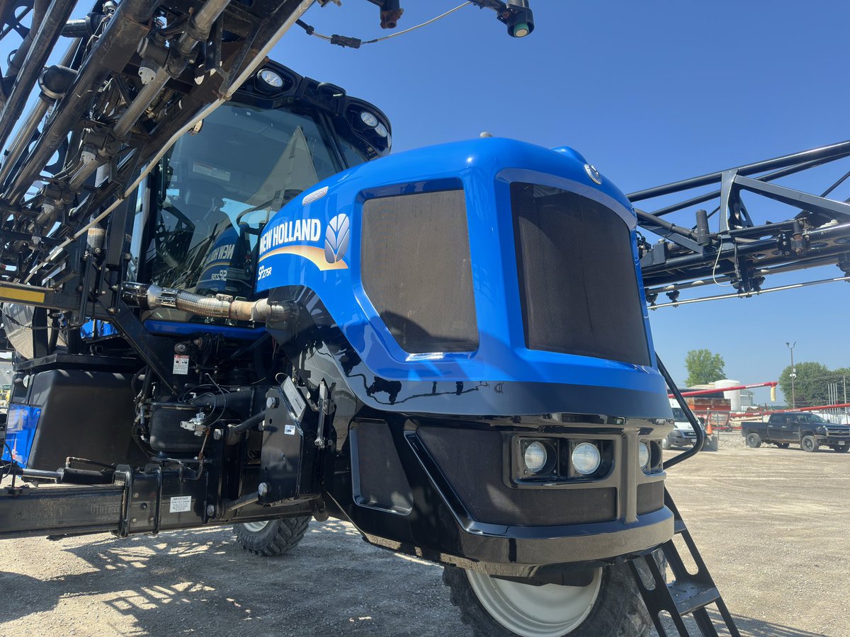 CaseIHDetailer's tweet photo. Before and after of paint correcting the hood on this sprayer! https://t.co/Rk9513h9dj