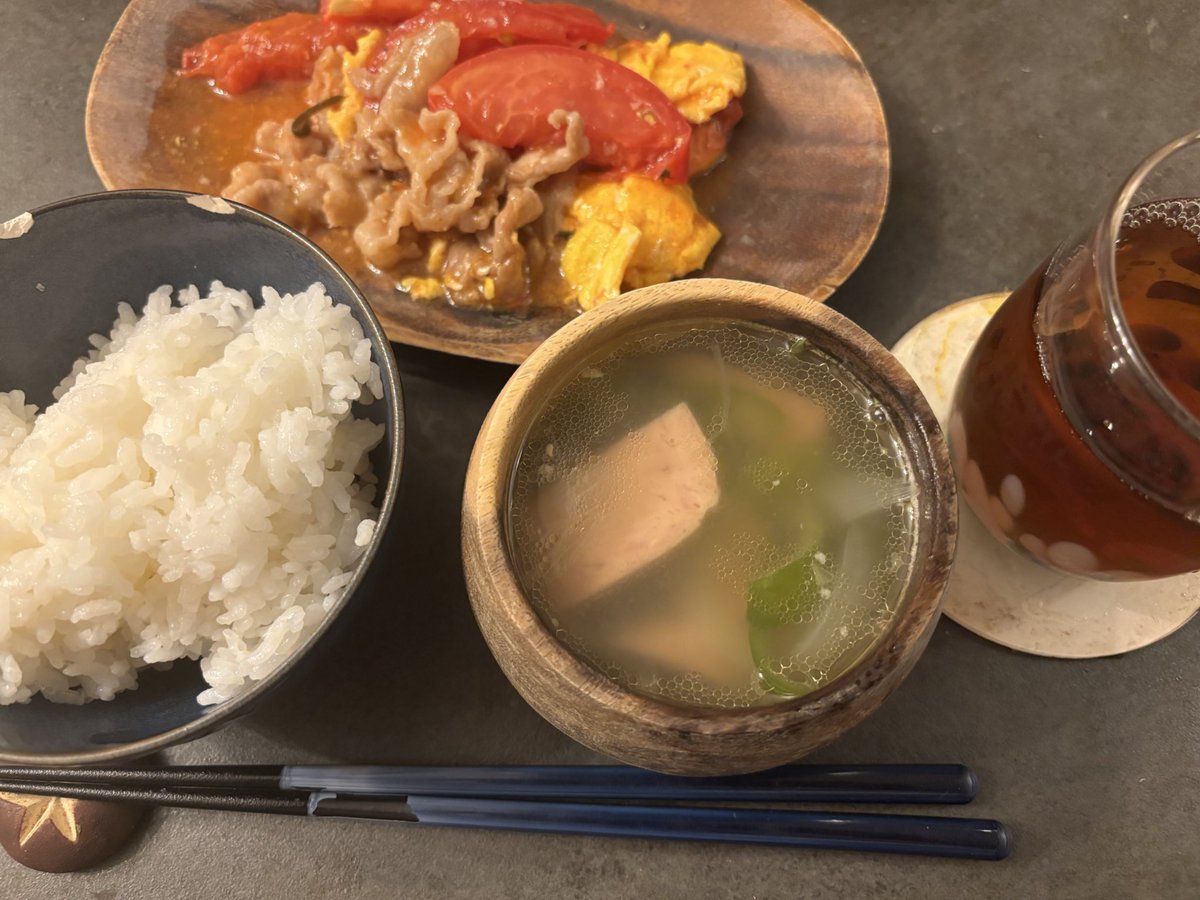 ミィラさんに風邪をうつしてしまいました。
「とまたまぶた炒めと、スパム玉ねぎピーマンスープ」

を作ってくれました。

#今日のミィラさん