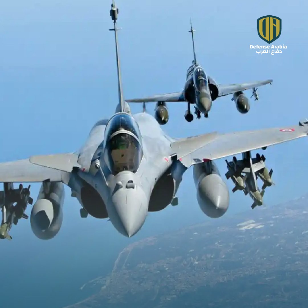 تستعد إندونيسيا لإبرام صفقة كبرى مع فرنسا لشراء 24 طائرة مقاتلة إضافية من طراز رافال، ليرتفع بذلك إجمالي طلبياتها من هذه الطائرات إلى 66 طائرة.

تهدف جاكرتا من خلال هذا التوسع في التعاون الدفاعي إلى تعزيز قدراتها الجوية وتوحيد أسطولها العسكري المتنوع.

يمثل الاستحواذ على الرافال