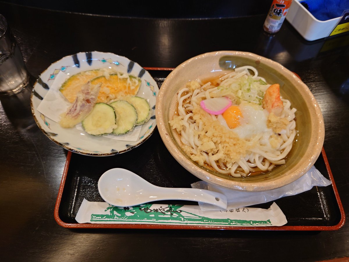 昼はうどんに夜はラーメン（笑）