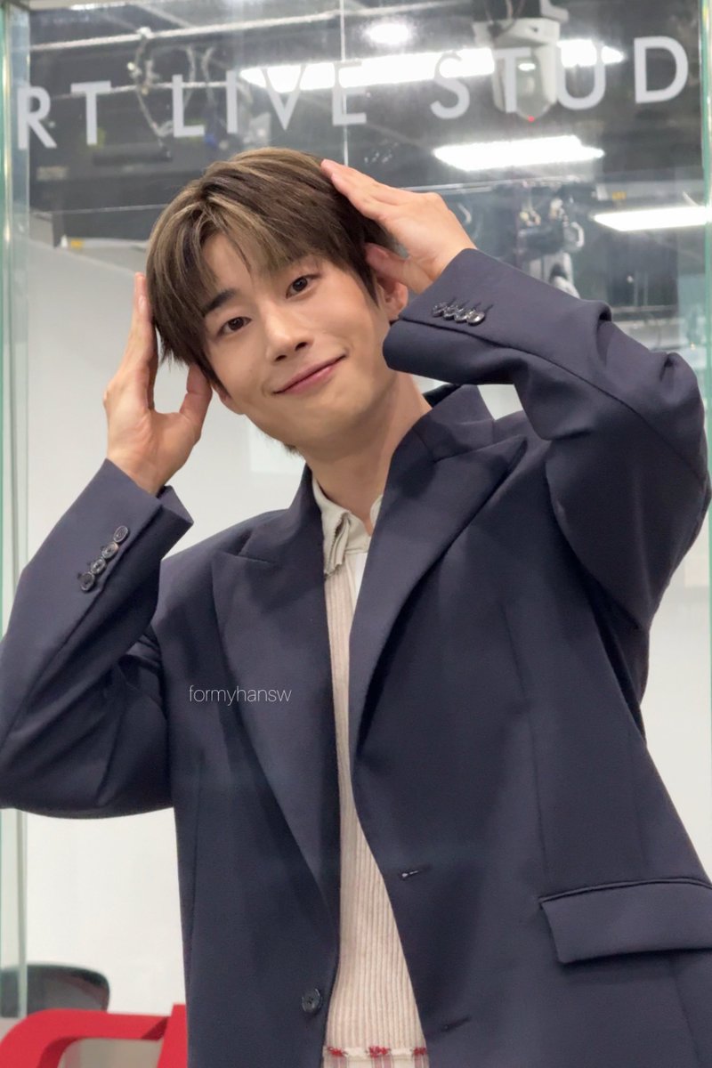 250707 미니팬미팅 #한승우

오늘도 고생해떠 ( ღ'ᴗ'ღ )