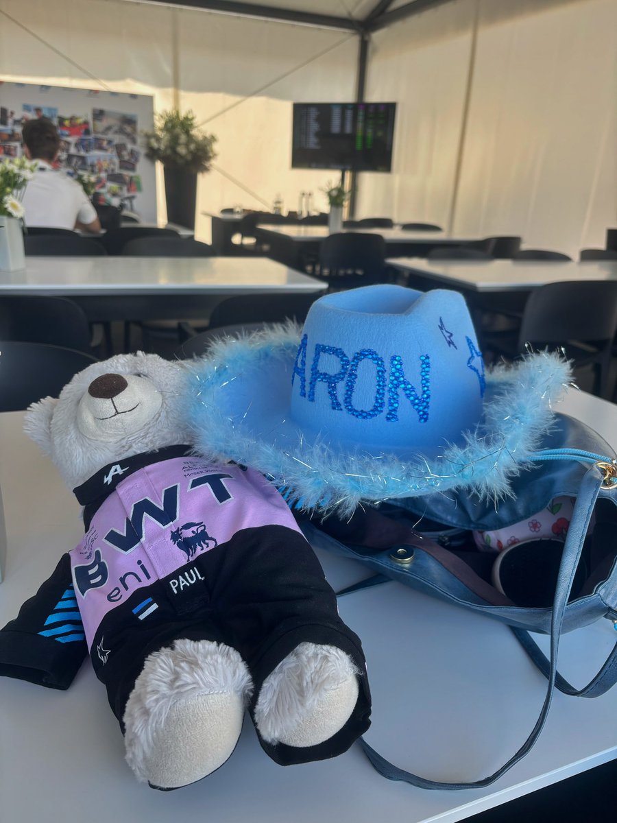 In honour of Paul driving in FP1 earlier in the weekend, here are not all, but my favourite things I made for him so far 🩵
So so proud of how far he got, my absolute fav driver!! 
<a href="/PaulAron16/">Paul Aron</a> you’ll always have my support 🩵
Ps. the Sauber suit and more paintings are in works 😉