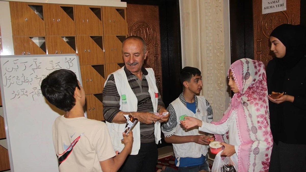 📌Mardin Umut Kervanı’ndan Kur’an Kursu öğrencilerine dondurma ikramı 

amedhaber.net/mardin-umut-ke…