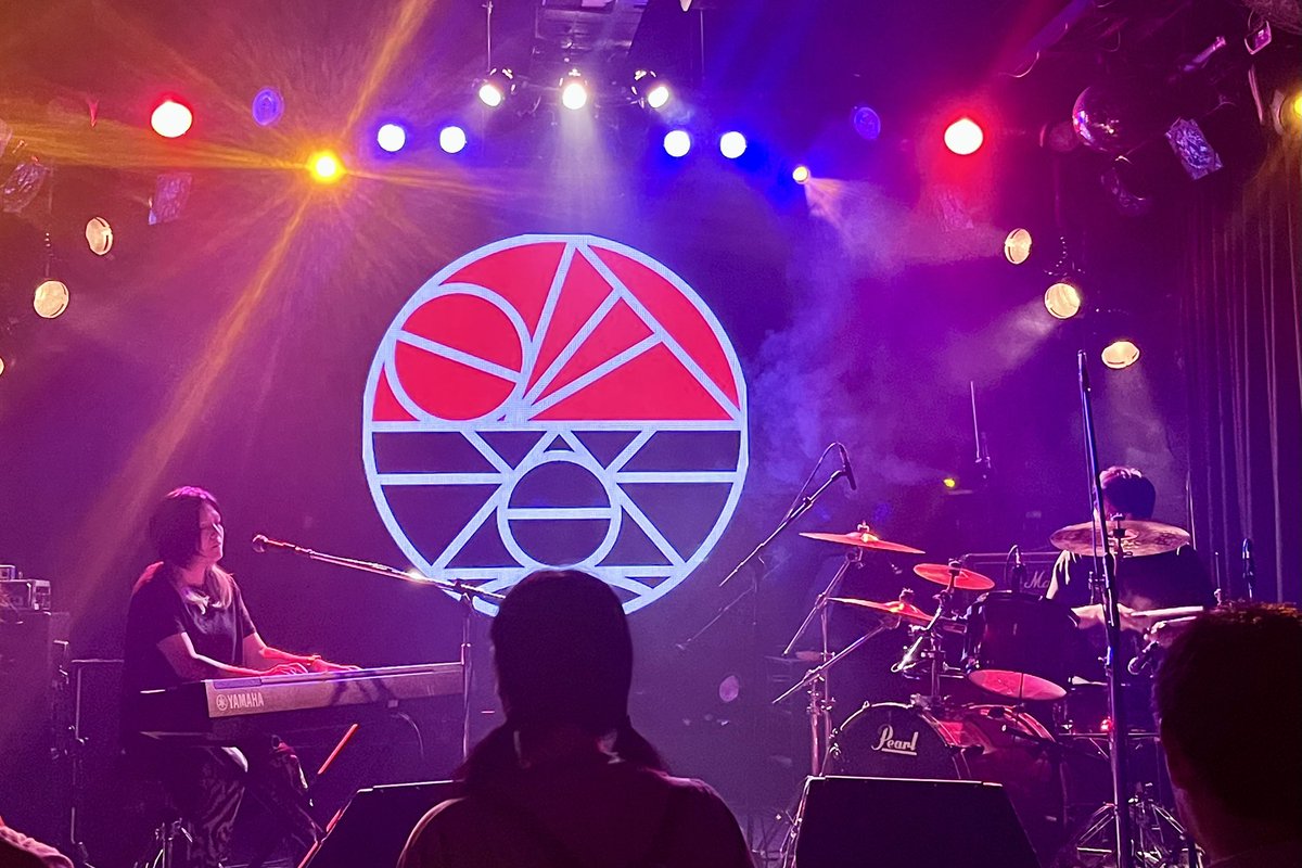 そして「明暮」！
シネマティックかつ鬼気迫る歌が最高すぎる！！
四季ちゃんの鍵盤、大好きだー！🎹