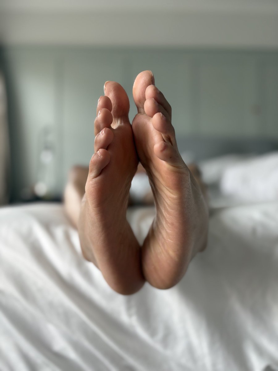 GoddessCharlie0's tweet photo. Good afternoon my good little boys! Just wondering what you’d stick here first? 😇#feetworship #footarch #feetporn #feetfetısh #footfetish #foot_worship #footdomme https://t.co/2ozxS9KW9E