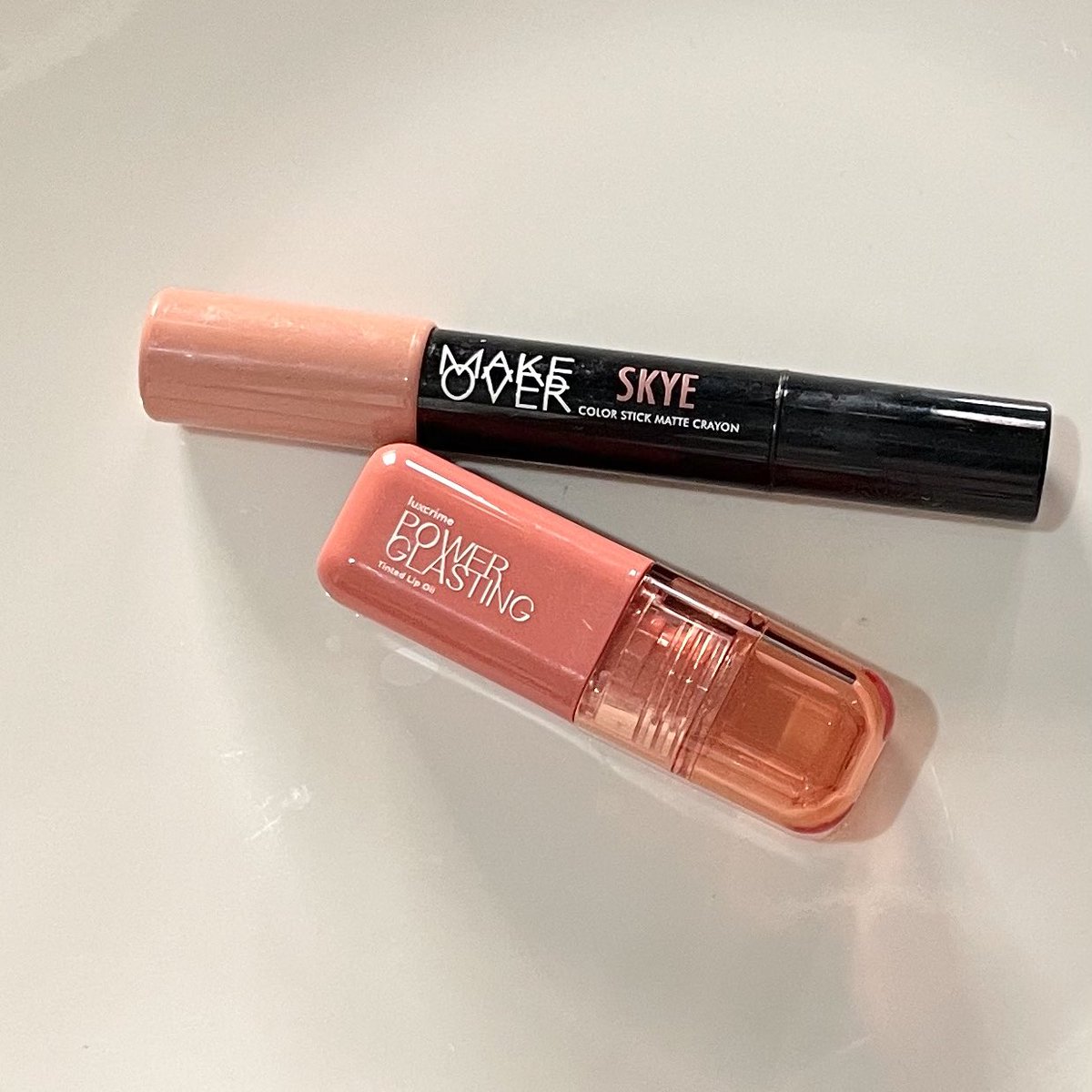 lip combo of the day >> makeover lip crayon + luxcrime lip oil = PERFECT COMBO 🙂🤝
