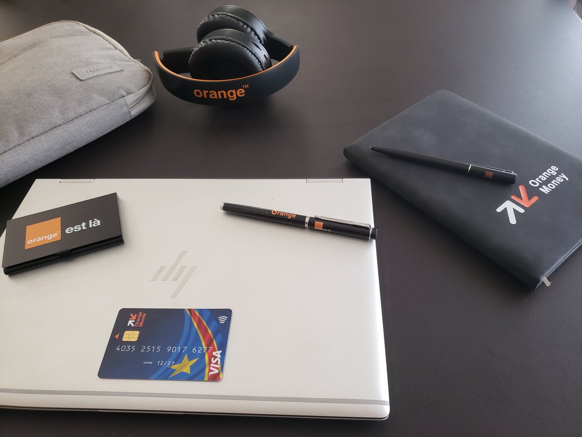 Quand un réseau Télécom décide de draguer son client VIP ☺️ Comment résister même? 

Je me sens faible là... 
Même mon cœur se retrouve connecté au réseau Orange. 

ORANGE qui es-tu???

Mais vous avez oublier la fibre...😂