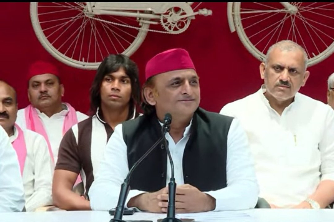 ShaileshYa7724's tweet image. बिहार टार्जन नाम से फेमस राजा यादव ,

अखिलेश यादव जी से शुभ मिलन करते हुए 

#rajayadav