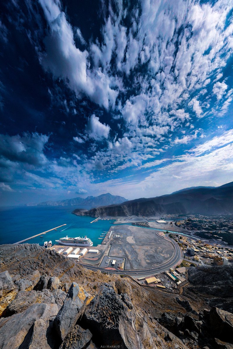 Musandam_Oman's tweet image. اطلالة من #مسندم_الجمال 🗻📷🐬

  #مسندم_عُمان