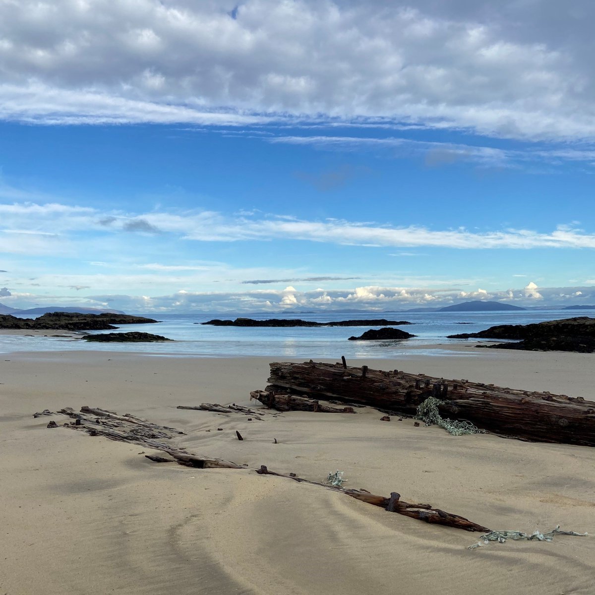 What a view! 🤩

#colonsaygin #hebrideanheritage #premiumgin #craftdistilling #ginwithcharacter