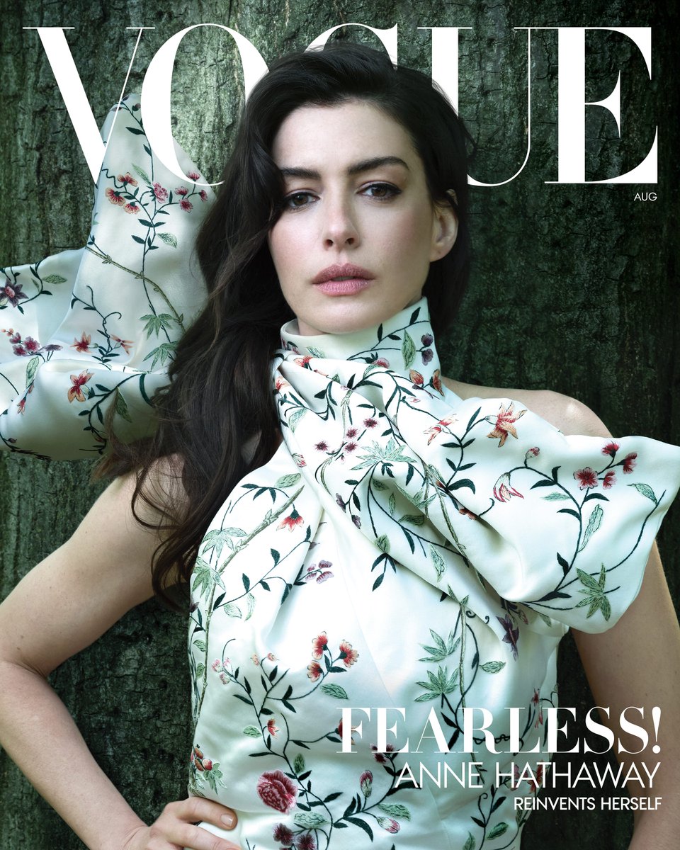 voguemagazine's tweet image. Some 25 years into her career, #AnneHathaway knows how to be a star; two of her upcoming projects, “The Devil Wears Prada 2” and “The Princess Diaries 3,” see her reprising beloved roles, and she has been an ambassador for both Valentino and Versace. voguemagazine.visitlink.me/hSvMJT