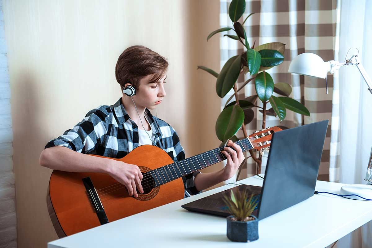 Are you a #teen looking for ways to #makemoney? Look no further! In our blog, we explore #sidehustles for teens to help earn money and develop valuable skills.

bit.ly/3uKh0lS

#startup #business #entrepreneur #entrepreneurship #marketing 
#smallbusiness #success