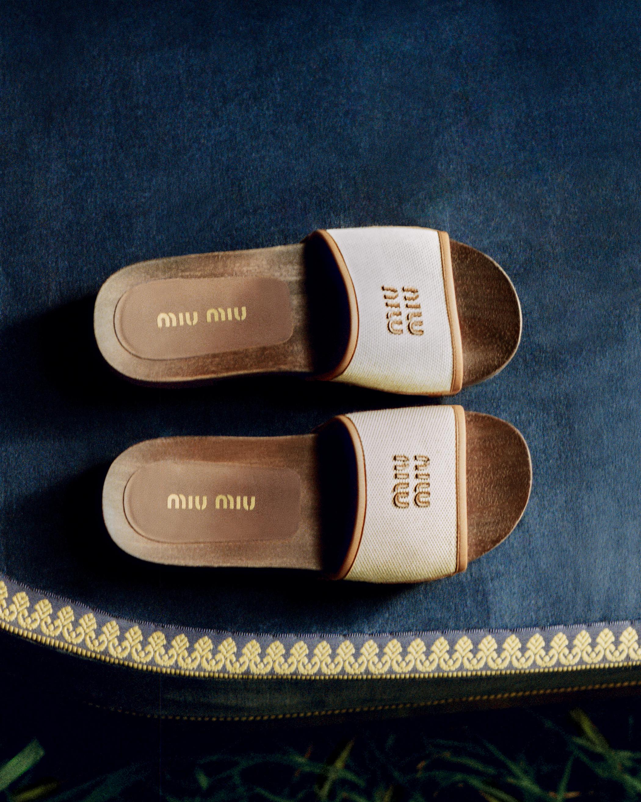 【希少】miumiu 本　インテリア MIU MIU JAPAN on X: 