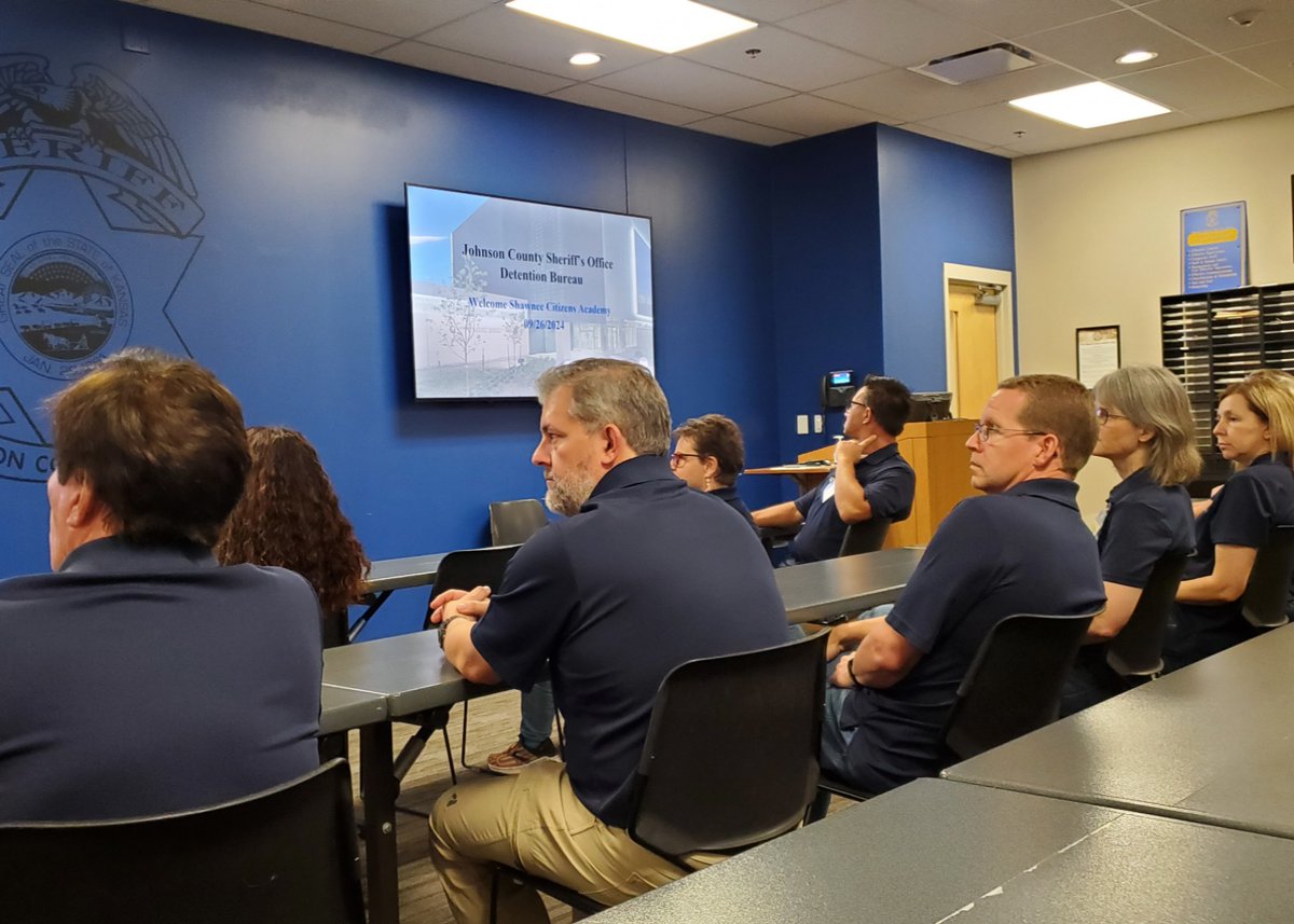 shawneeKSpolice's tweet image. Ever wondered what it's like behind the badge? Join our Shawnee Citizens’ Police Academy and get a closer look into our daily operations! Limited spaces available—enroll now!
Sessions will meet on Thursday nights from 6:30 p.m. to 9:30 p.m. at the Shawnee Justice Center from…