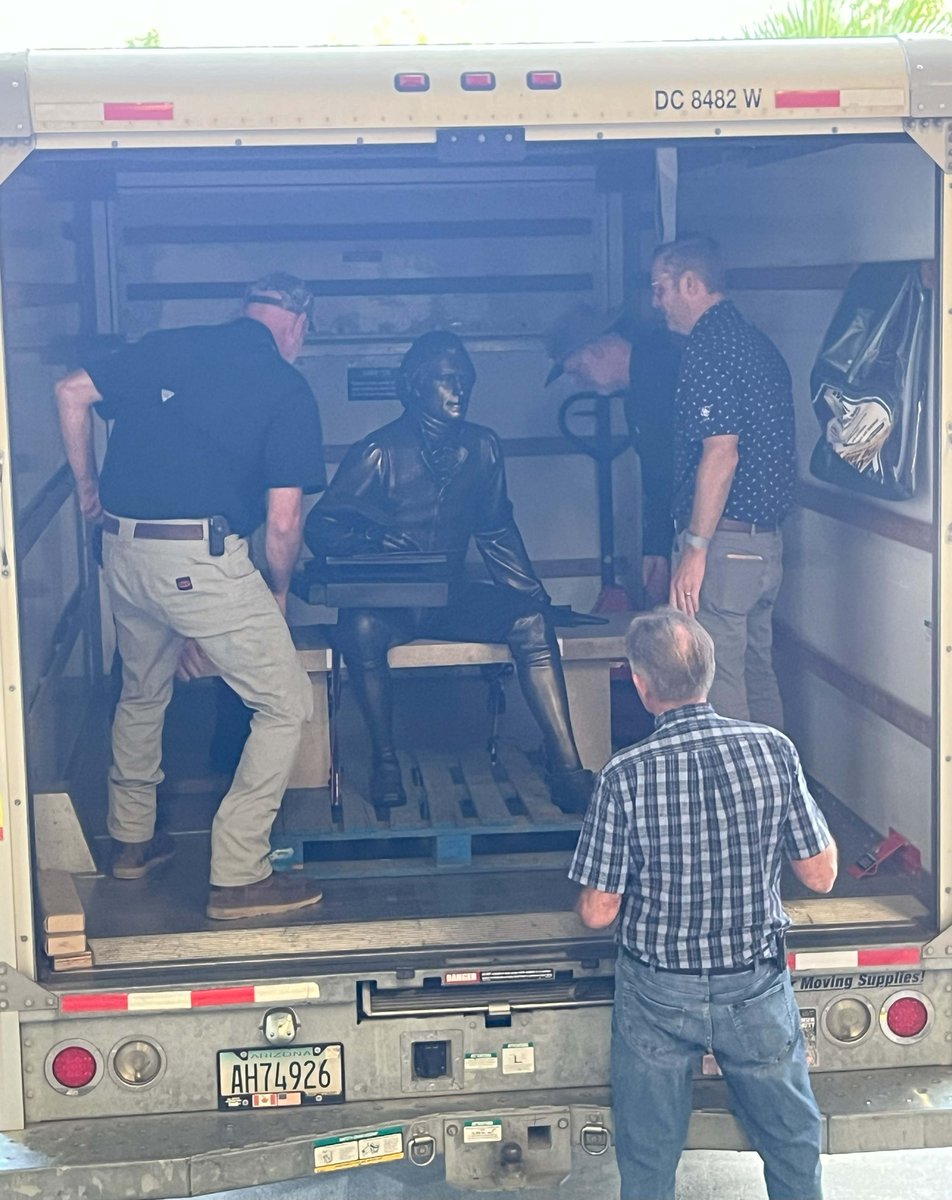 FLSecofState's tweet image. Preserving American History!
The Department of State’s Division of Historical Resources played an important role in bringing the statue of Thomas Jefferson to the Jefferson County Courthouse. The @MuseumFLHistory Design and Fabrication Shop transported and installed it. If…