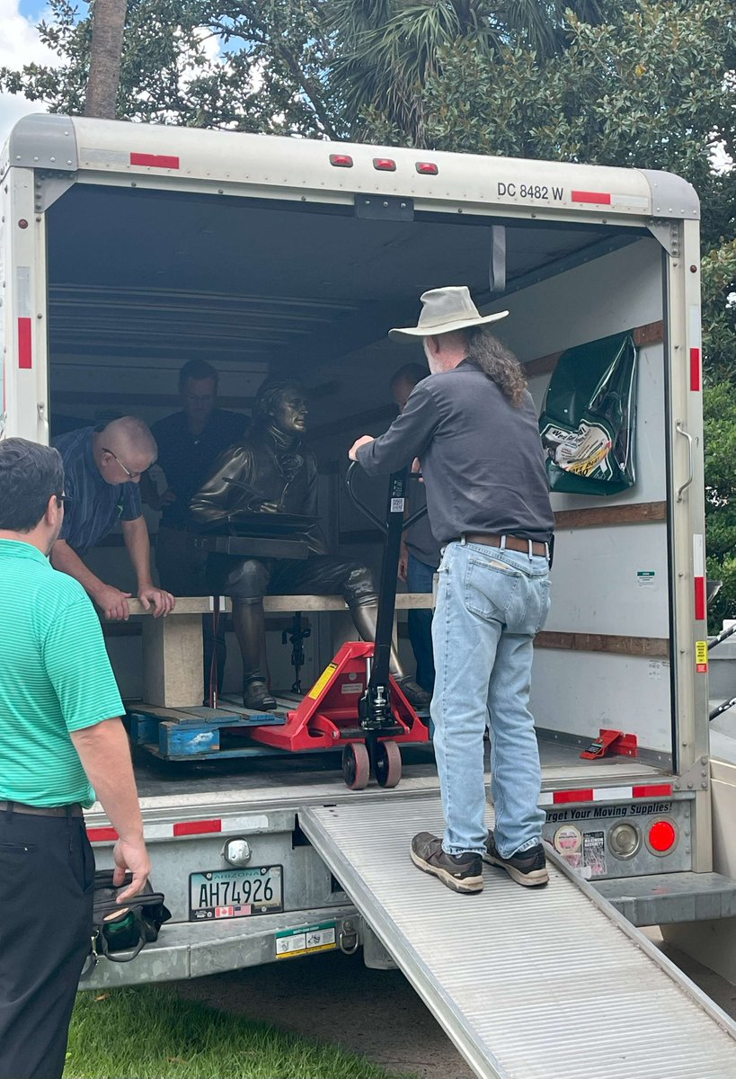 FLSecofState's tweet image. Preserving American History!
The Department of State’s Division of Historical Resources played an important role in bringing the statue of Thomas Jefferson to the Jefferson County Courthouse. The @MuseumFLHistory Design and Fabrication Shop transported and installed it. If…