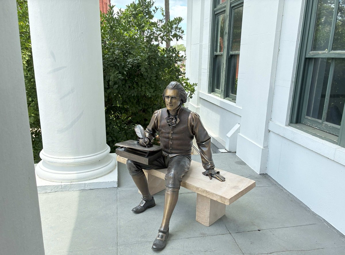 FLSecofState's tweet image. Preserving American History!
The Department of State’s Division of Historical Resources played an important role in bringing the statue of Thomas Jefferson to the Jefferson County Courthouse. The @MuseumFLHistory Design and Fabrication Shop transported and installed it. If…