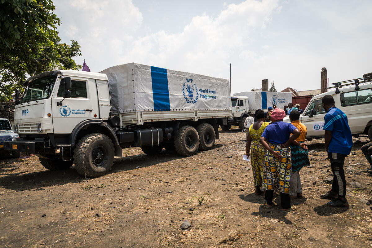 WFP_Africa's tweet image. Despite insecurity in eastern #DRCongo, @WFP delivered 2,000 MT of food to Butembo, Musienene & Lubero, #NordKivu in June. 🚛 Thanks to @WFPSupplyChain, every delivery counts.
Urgent funding is needed to keep supply lines moving and reach families in need.