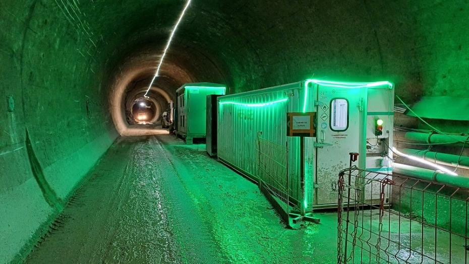 EDF_Hydro's tweet image. La Galerie des Maurras à nouveau en eau ! 💧
Après 8 mois de travaux pour creuser une dérivation, l'eau reprend son parcours habituel pour répondre aux besoins en eau agricole, potable et industrielle de la région via le réseau de la Société du Canal de Provence⛏️ @EDF_RegionSud