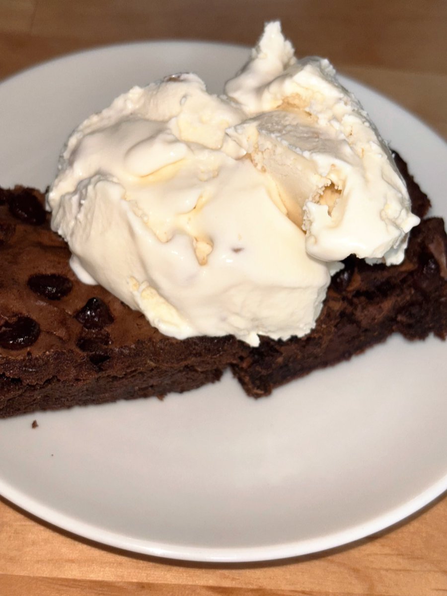 파파존스 브라우니 위에
하겐다즈 마카다미아 넛 한 스쿱
하룰라라 행 레시피