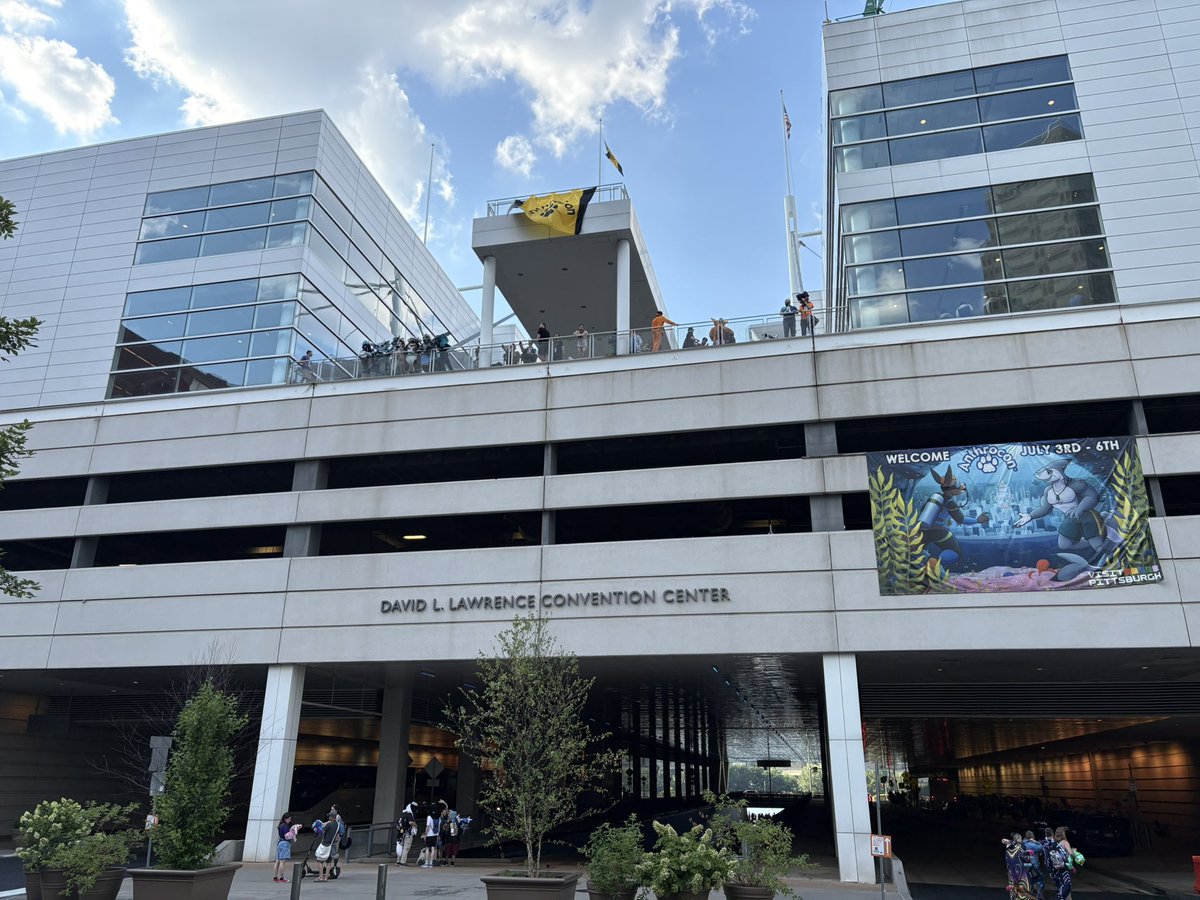 MaximMalinois's tweet image. Don’t be sad that it’s over. Be happy that it happened.

Until next year, #Anthrocon!
