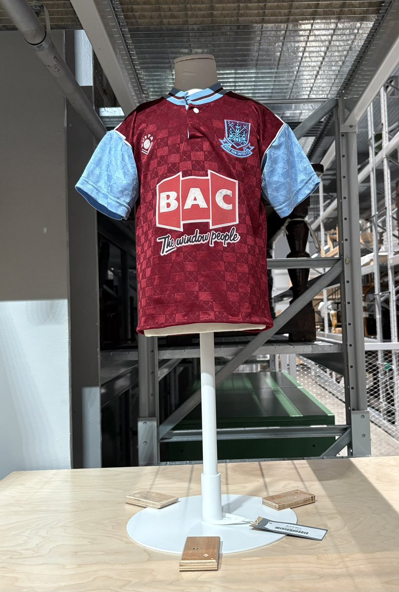 Gazarelda's tweet image. Have been to V&A East today and there’s some sensational West Ham content on display @DelaneyMan
That jumper 👌