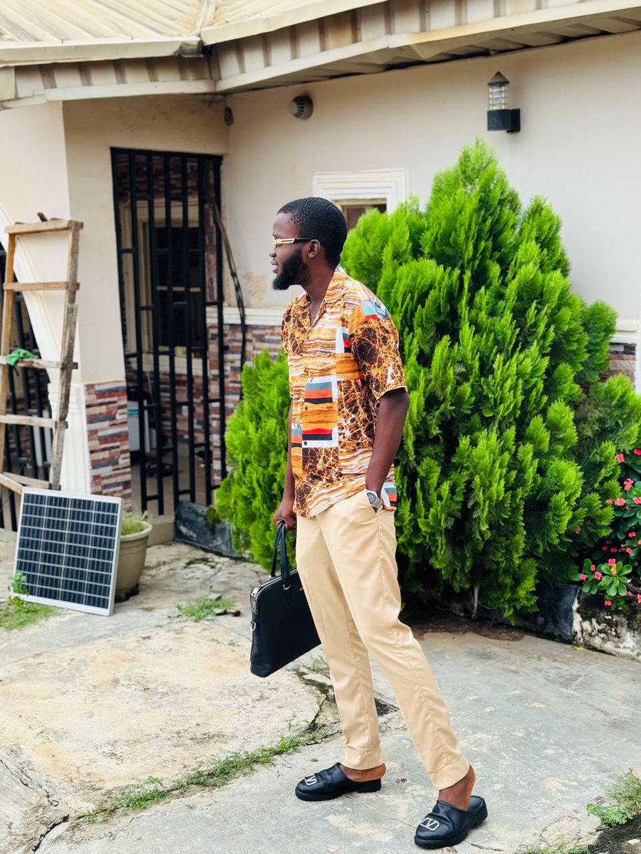 _iamDAM's tweet image. Stepping into the week with confidence and purpose. Freelancing has taught me that your mindset is your greatest asset. Let’s go get it this week 💼🔥

 #mondaymotivationon #Freelancer #demroddigital