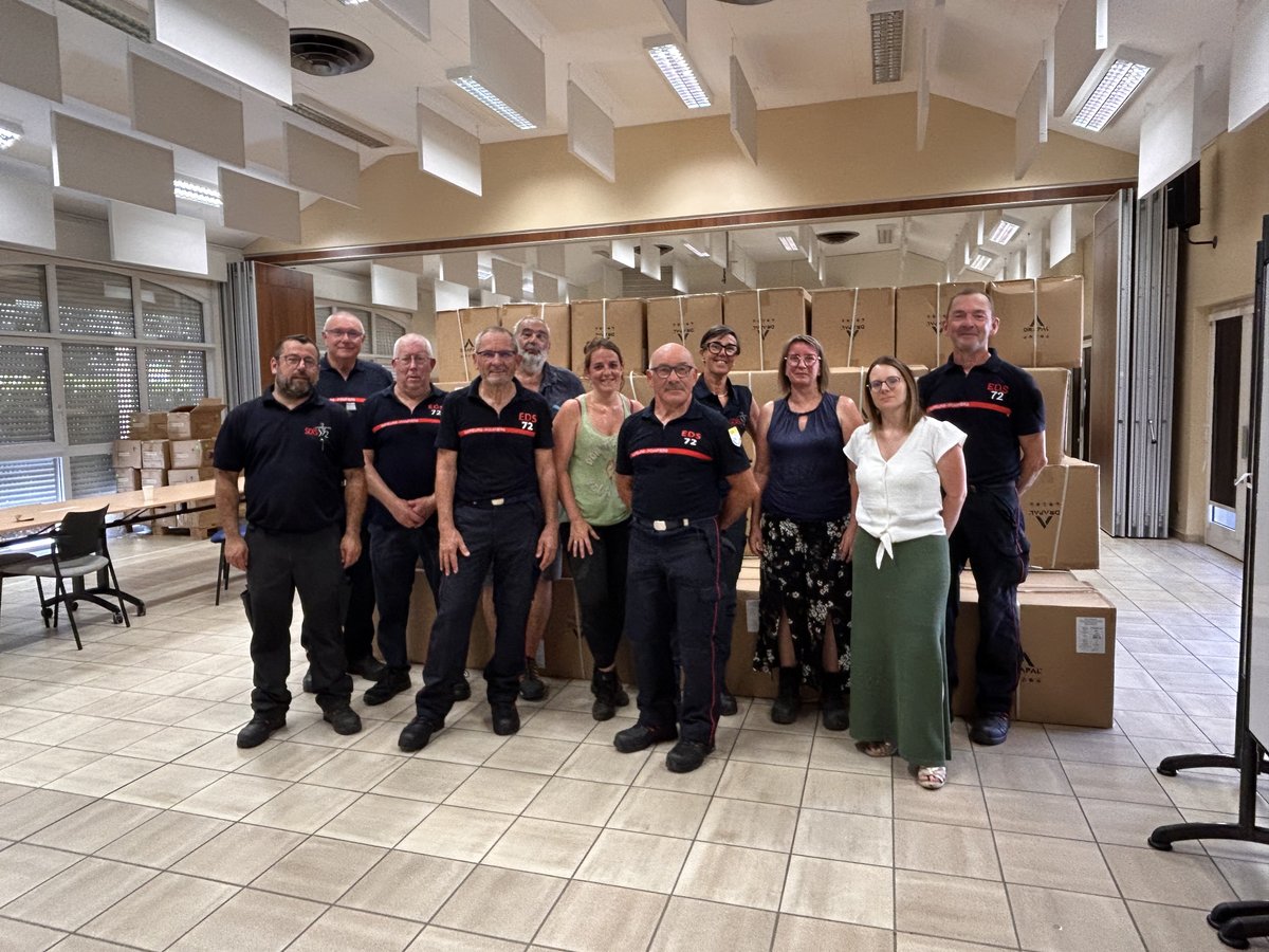 📦 Elles sont arrivées !

Ce lundi 30 juin, les 6500 mallettes congressistes tant attendues ont été livrées ! 🙏
Nous adressons un immense merci aux « drôles de dames » de la Team Bénévoles ainsi qu’à l’Équipe Départementale de Soutien (EDS) pour leur aide précieuse.