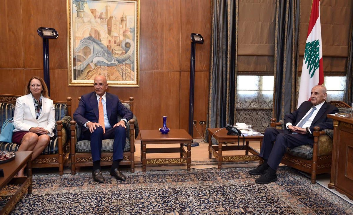 إستقبل الموفد الاميركي توماس براك والوفد المرافق على مدى أكثر من ساعة .
الرئيس نبيه بري : الإجتماع كان جيداً وبناءًا آخذاً بحرص كبير مصلحة لبنان وسيادته وهواجس اللبنانيين كافة وكذلك مطالب حزبـ الـلـه .

استقبل رئيس مجلس النواب نبيه بري في مقر الرئاسة الثانية في عين التينة السفير