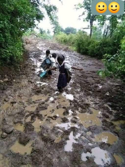 "स्कूल" जाने के रास्ते बना दो,
हम "मंगल" पे जाने के रास्ते बना देंगे..!!!❤️