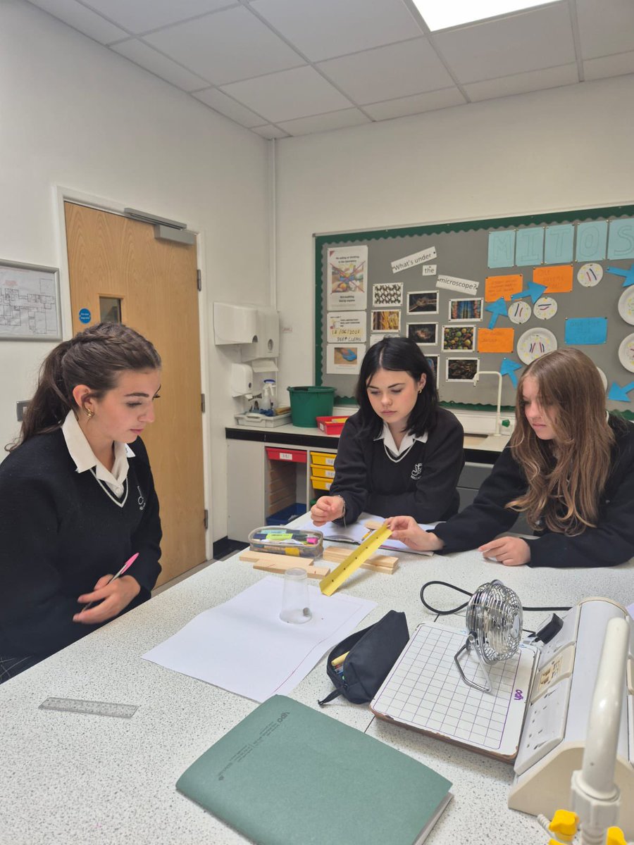 What is a line of best fit? #MillaisYear9 plotted graphs using marbles and identified the trend in the data #MillaisScience #MillaisAspiration